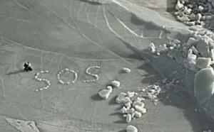 얼음 조각으로 만든 'SOS' 구조 요청, 