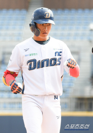 '박건우 선배가 온다고요?' 이틀 연속 방망이쇼, 중견수 경쟁 아직 끝나지 않았다 [창원 현장]