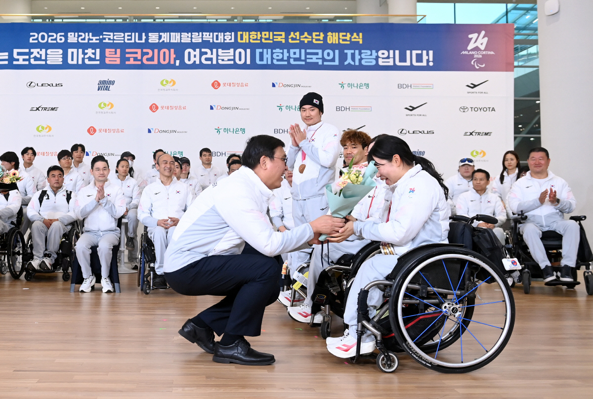 '메달 7개→역대 최고 성적' 韓 패럴림픽 선수단 '금의환향'…"진정한 …