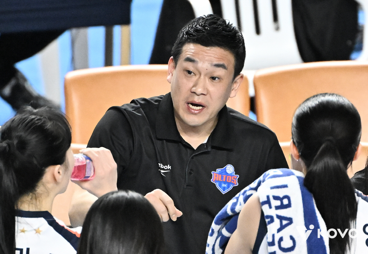 '진인사대천명' 기업은행, 봄배구 실낱 희망 잡았다…역대급 반전 →'1위…