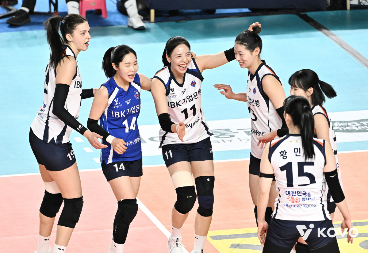 '진인사대천명' 기업은행, 봄배구 실낱 희망 잡았다…역대급 반전 →'1위…