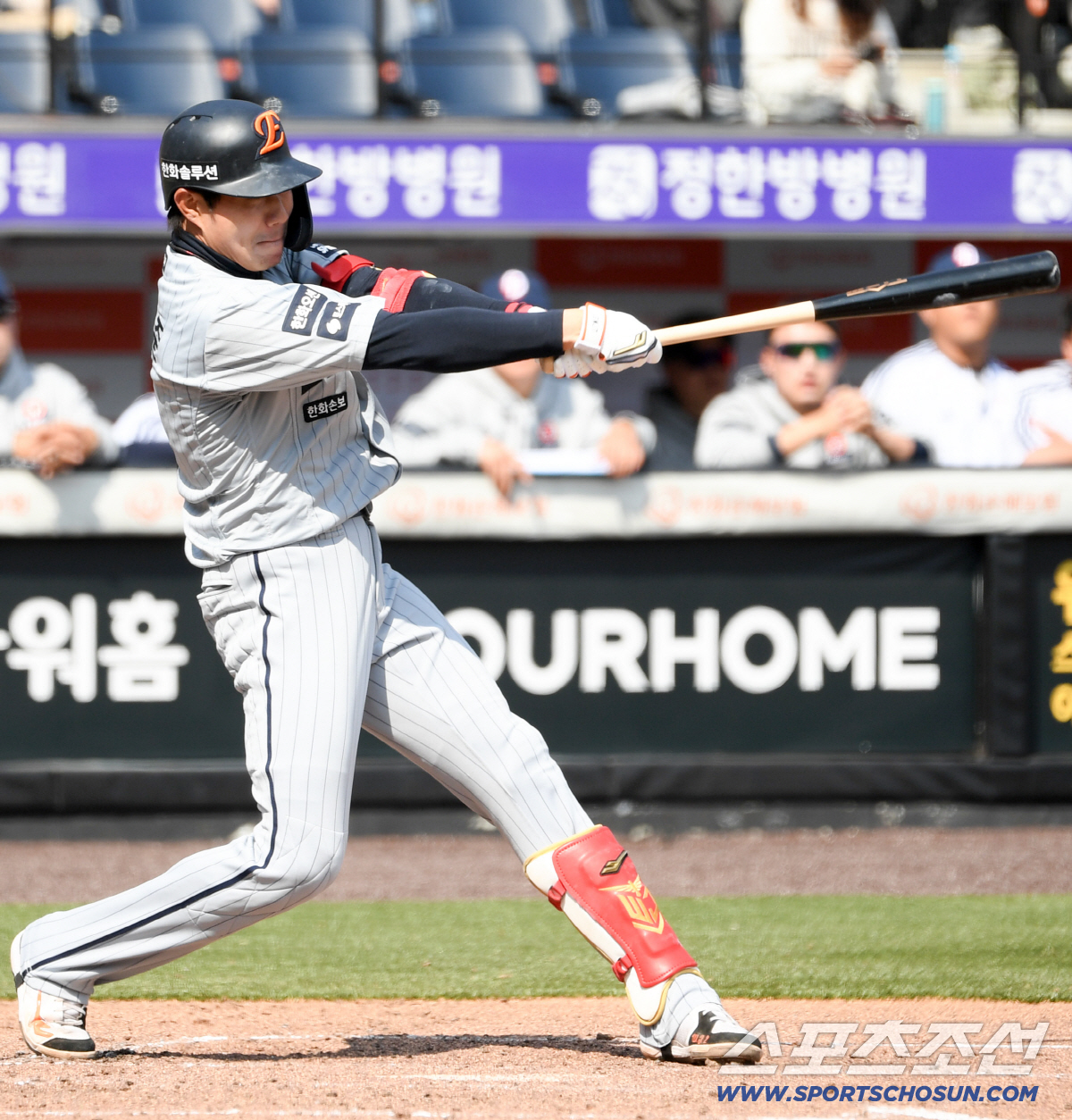 '배트 뺏더니 타격폼 흉내'...심우준 만난 박찬호, 95즈 절친 케미 …