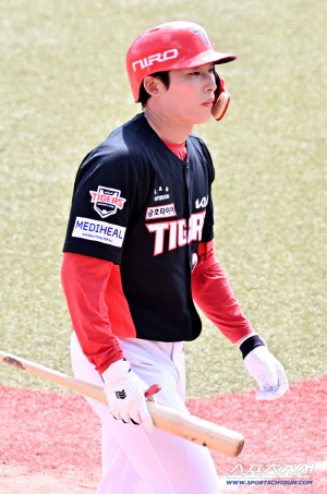 접신했나, 다른 걸론 설명이 안된다...5할 타율 김호령, 도대체 뭐가 달라진 걸까