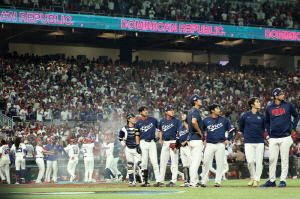 '탈락도 서러운데 전세기 지연' 초유의 사태 왜 일어났나 