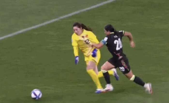 中 폭발! "죄송합니다, 정말 죄송합니다" 대국민 사과해야 할 실력...…