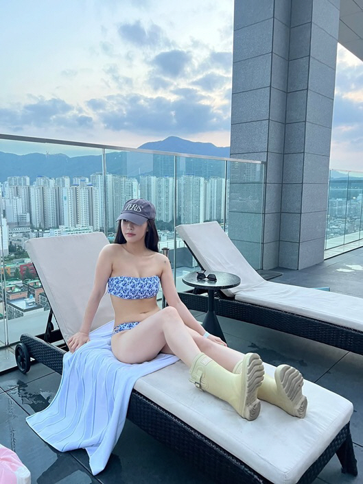 '채식' 24기 순자, 호텔 수영장서 과감 비키니..완벽 S라인에 '깜짝…