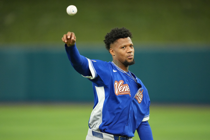 스시→피자 논란, 버거까지? VEN 아쿠냐 1번 출격! → USA 저지 3번. 결승전 라인업 떴다 [마이애미 현장]