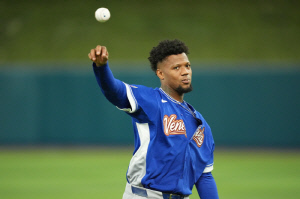 스시→피자 논란, 버거까지? VEN 아쿠냐 1번 출격! → USA 저지 3번. 결승전 라인업 떴다 [마이애미 현장]