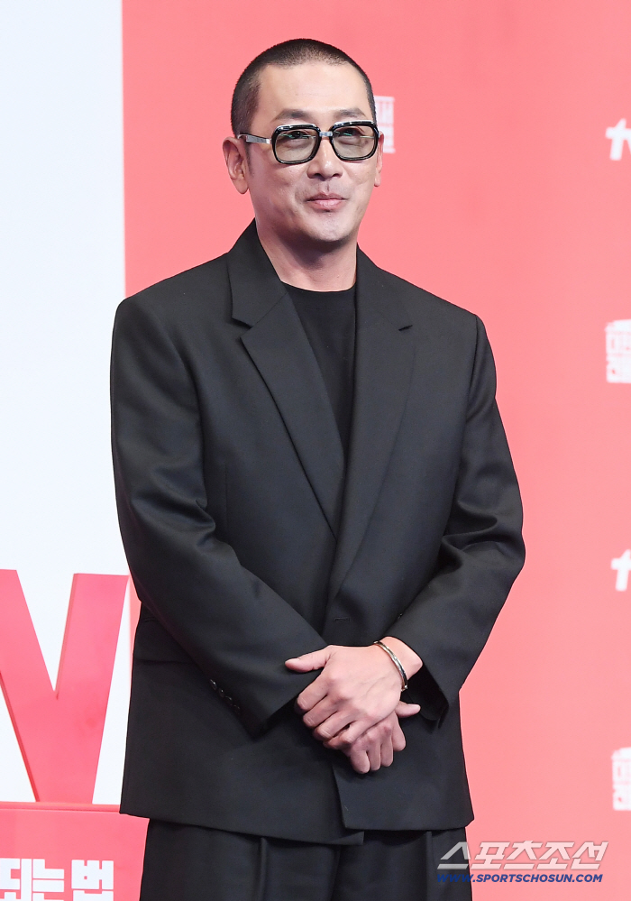 "최근 드라마 중 가장 충격적인 전개"…하정우, 영끌 '건물주'로 시작해 돌연 납치범됐다