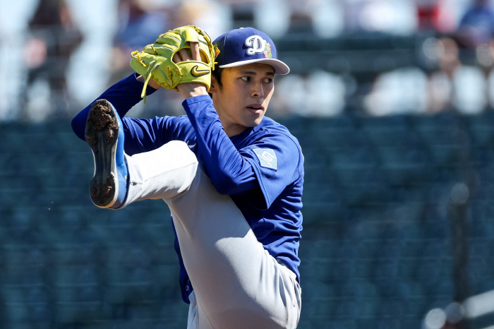 WBC도 안보냈는데... '애지중지' 사사키, 160km 던지면 뭐하나.  볼넷,볼넷,볼넷에 결국 강판[MLB]