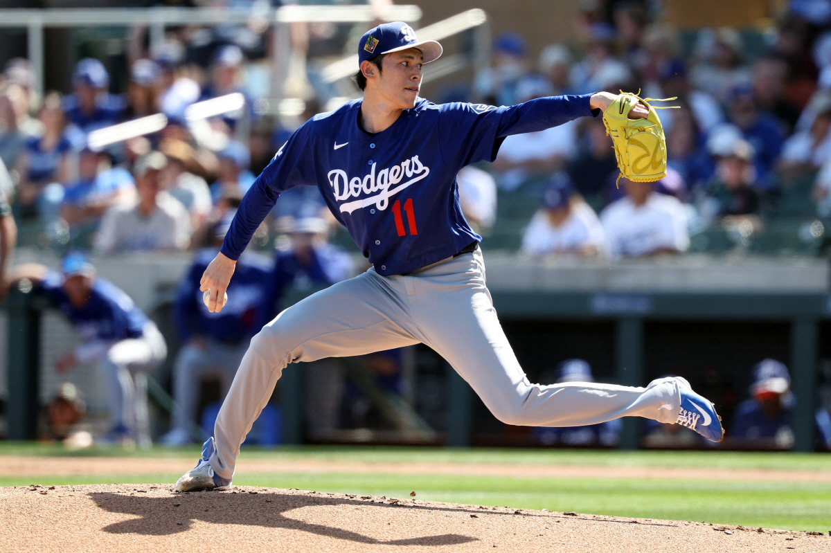 WBC도 안보냈는데... '애지중지' 사사키, 160km 던지면 뭐하나.…