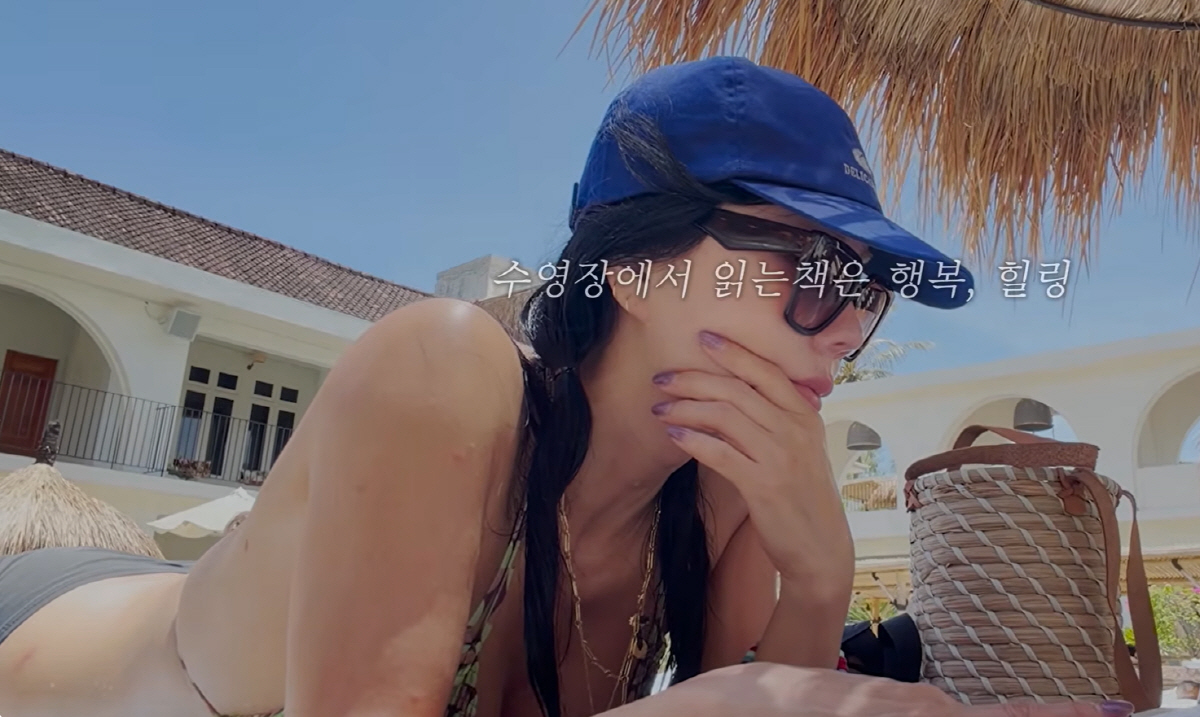 엄정화, 56세에 이 비키니 몸매 실화?..군살·나잇살 無→완벽한 S라인…