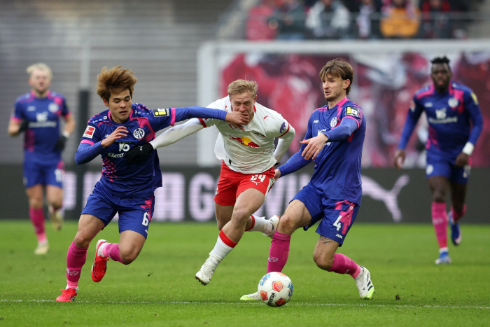 韓 좌절! 손흥민 이적→한국인 프리미어리거 '0명' 위기인데...일본, 또 일본, 또또 일본! "日 특급 미드필더, EPL 구단 영입 준비"