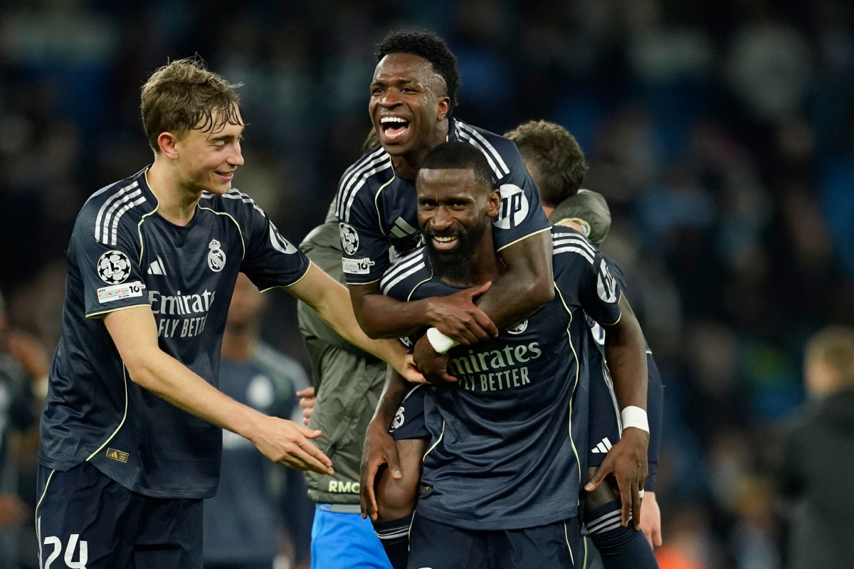 '또 조커, 여기서 만족해야 하나' 이강인 17분 교체 출전, PSG 유…