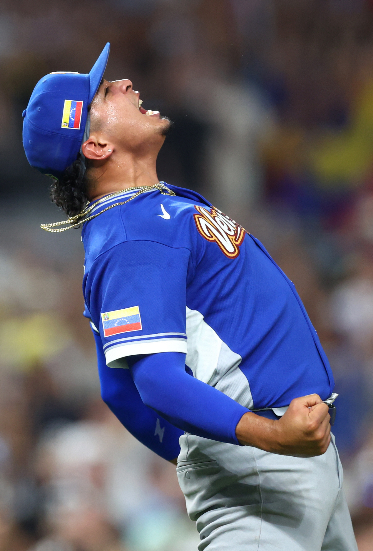 '美 격파' 목청 터져라 국가 부른 베네수엘라, 사상 최초 우승 감격 눈…