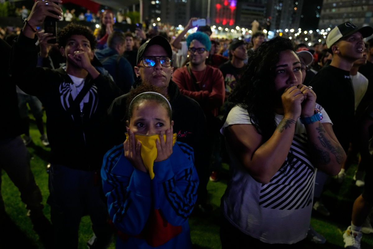 '美 격파' 목청 터져라 국가 부른 베네수엘라, 사상 최초 우승 감격 눈…