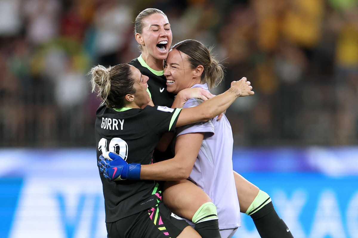 中 미쳤다! "그냥 은퇴해라", "프로 선수인 척하지 마" 실수한 중국 …