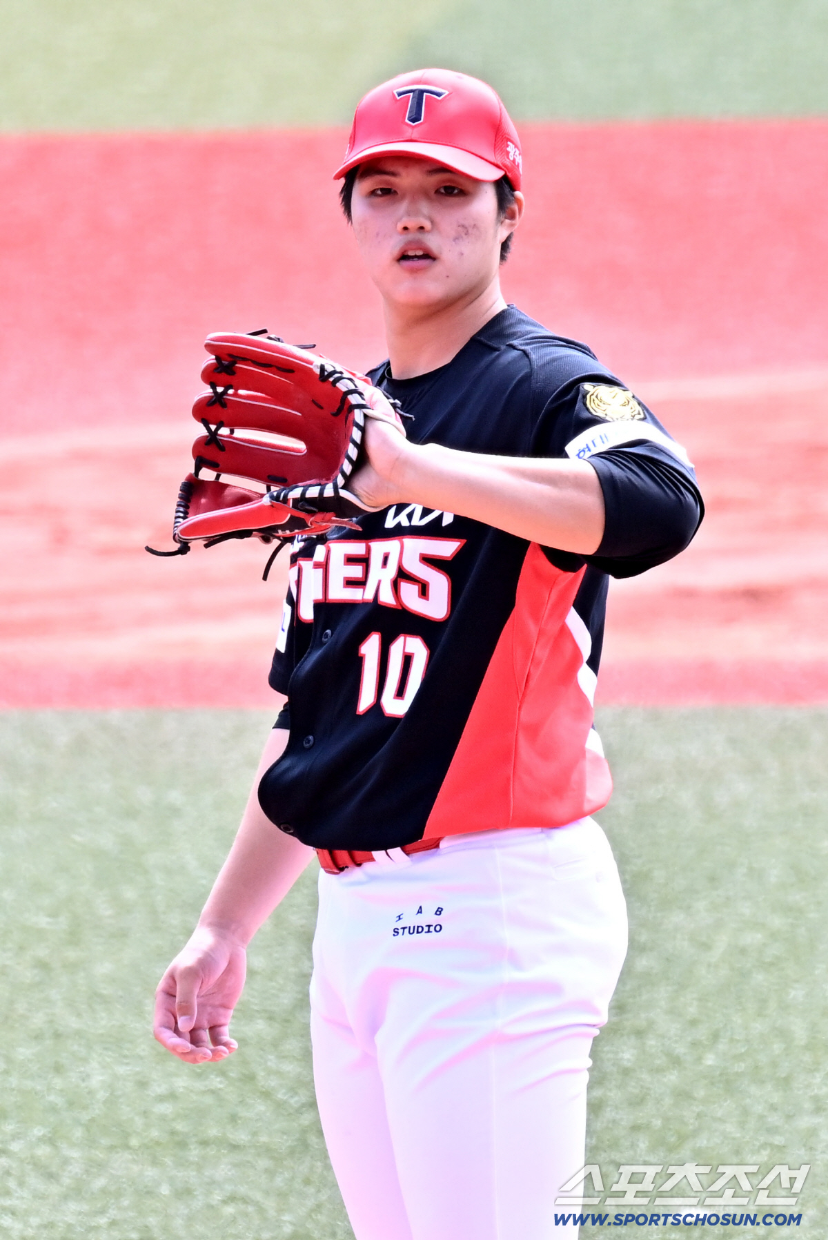 황동하냐, 김태형이냐...'박빙의 경쟁' KIA 5선발 누구? 이범호 감…