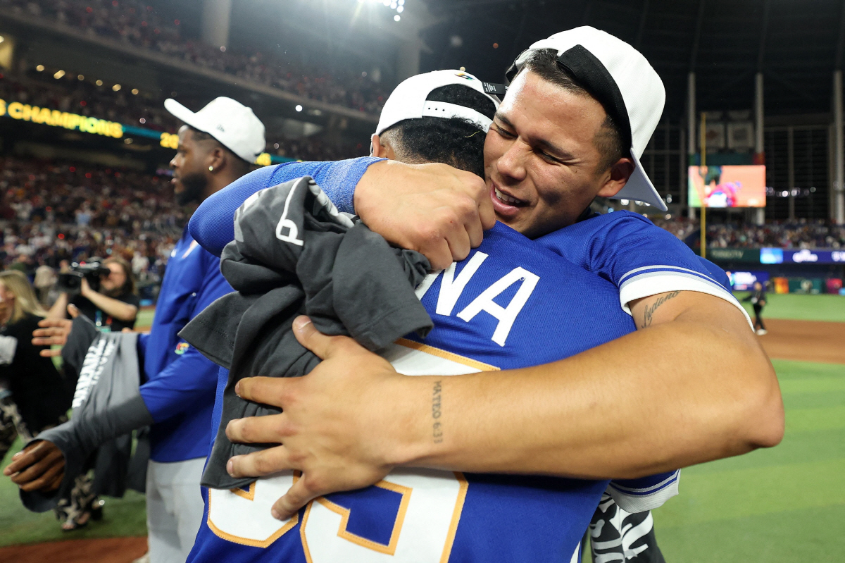 폭풍 오열! 스시+피자 먹고 '기쁨의 눈물'까지 먹었다…장난스럽던 베네수…