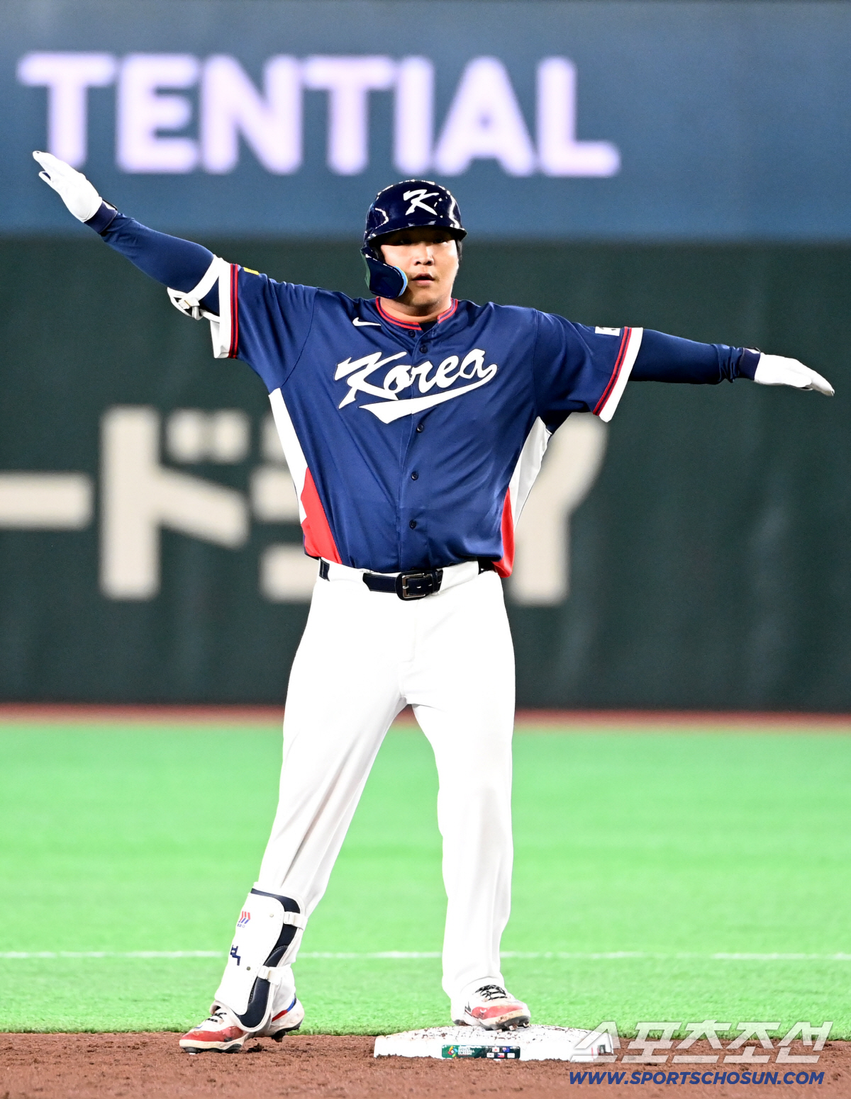 아무도 '슈퍼문' 못넘었다. 11타점 문보경, 타티스 주니어와 타점 공동…