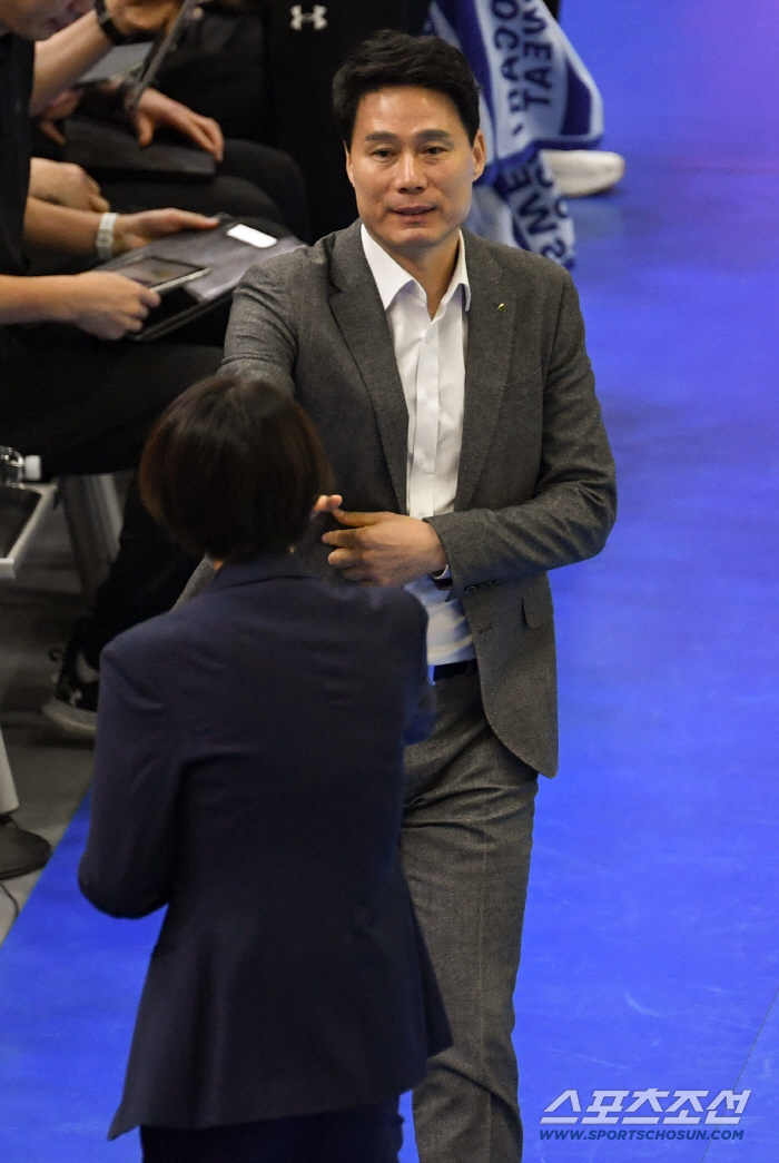 "주전들 휴식!" 역대급 순위 싸움 찬물? 눈치 안 봅니다…GS? IBK? 준PO 막차 누가 탈까[장충 현장]