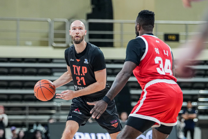 [EASL 현장분석] SK, 대만 최강 타오위안에 20점 차 충격패. 6강 탈락. 타오위안의 집요한 불리불, 워니-먼로 조합 완전히 넉다운. 모든 면에서 역부족이었다