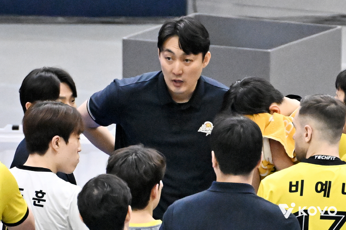 기적의 확률 뚫었다, KB손보, 최종전 극적인 승리 5위→3위로 봄배구 …