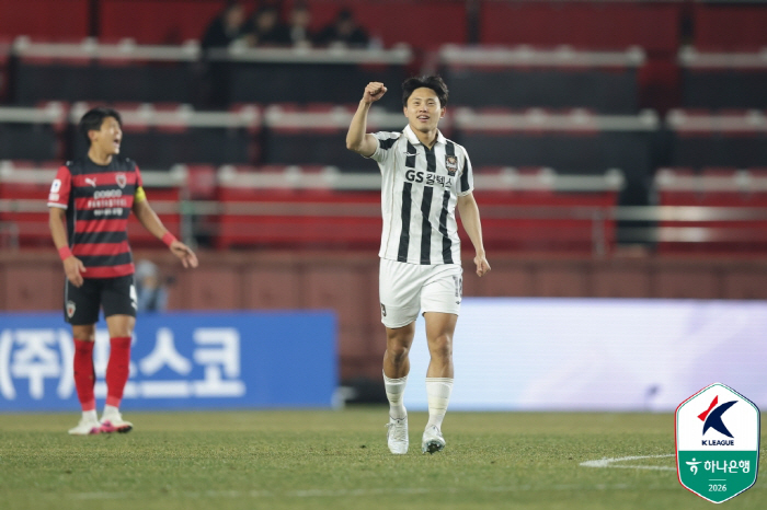 19년 만에 이뤄냈다, 개막 3연승! '조영욱 결승골' 서울, '트란지스카 퇴장' 포항 상대 1-0 승리[K리그1 현장리뷰]