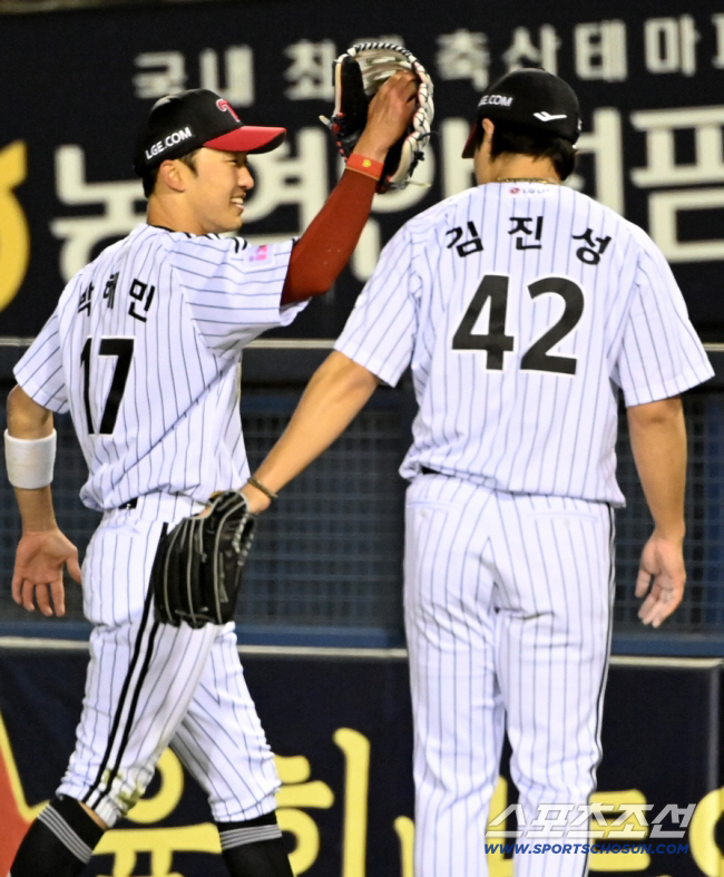 3년째 '스스로' 국내 캠프. 그래도 2G 삼자범퇴,삼자범퇴. '헌신좌'…