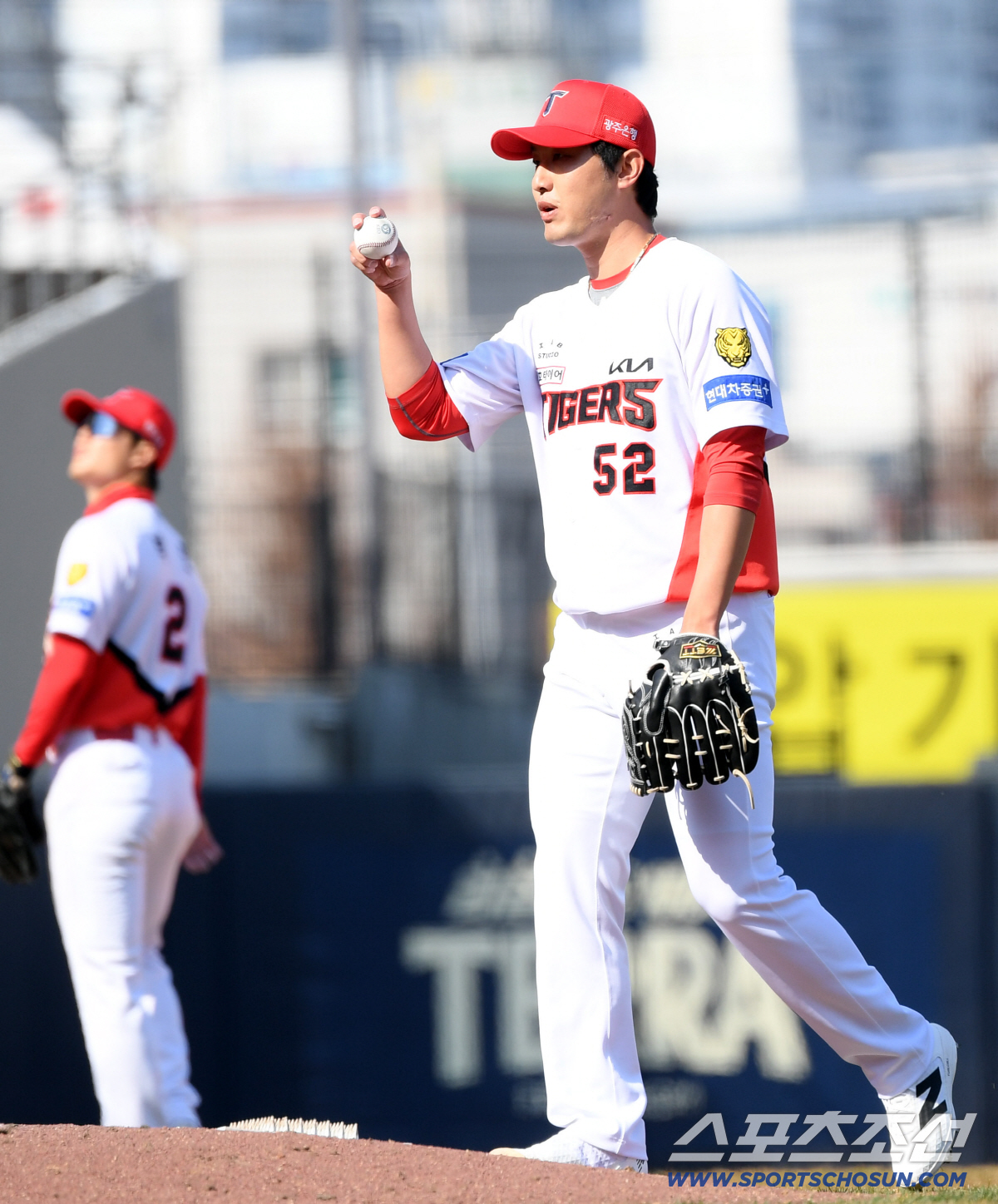 고작 1년 계약 모험? KIA 3위 대우해줬다…'ERA 0.00' 자신 …