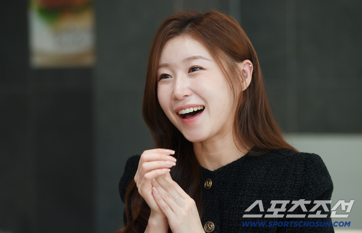 [창간특집]"6년 버텨 결국 진"…'미스트롯4' 이소나, AI가수가 흘린…