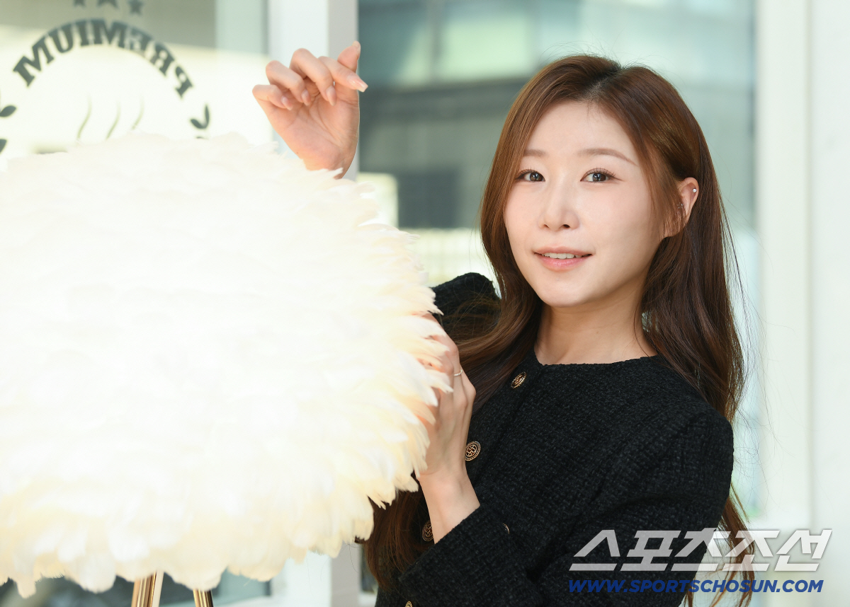 [창간특집]"6년 버텨 결국 진"…'미스트롯4' 이소나, AI가수가 흘린…