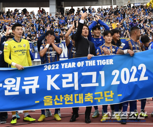 [단독인터뷰]손흥민-김민재-이강인, '삼대장'도 믿고 보는 '우리 감독님…