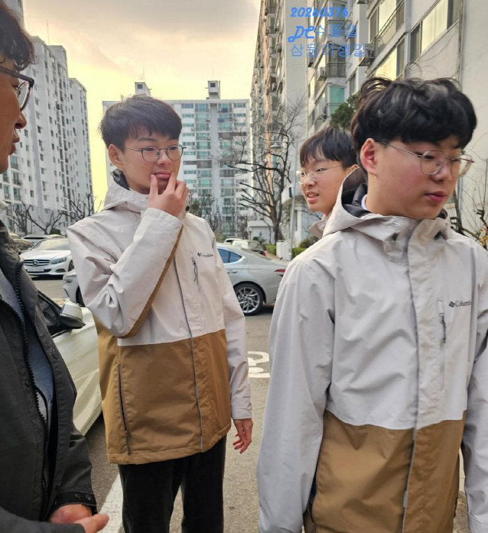 "190cm 육박" 송일국 삼둥이, 아빠 키 뛰어넘은 인증샷..체격도 비…