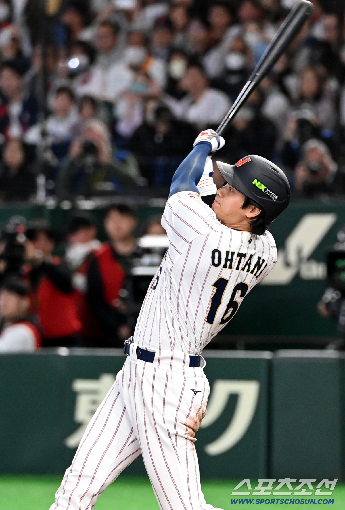 이러니 연봉에 관심 없지, '걸어다니는 중소기업' 우즈도 넘었다, 부수입…