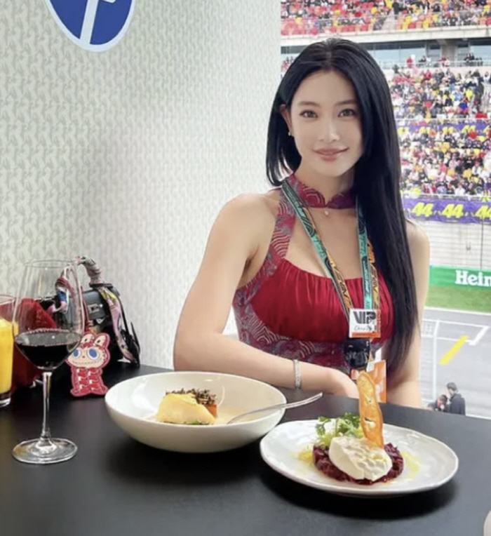 클라라, 얼굴 또 달라졌나? "중국배우 같아"[SCin스타]