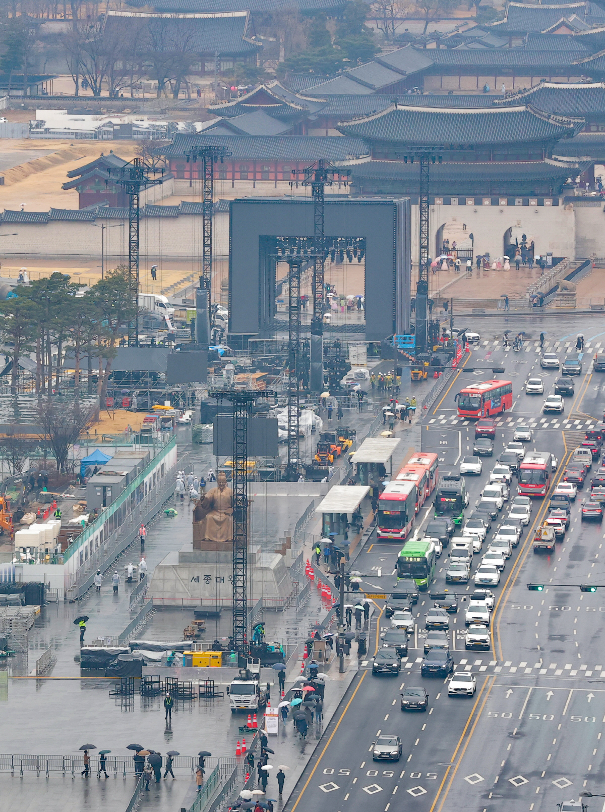 “왜 내 연차를” BTS 공연, 어쩌다 직장 갑질이 됐나..광화문 일대 …