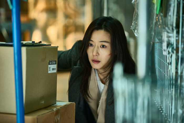 '군체' 겁에 질린 전지현X섬뜩한 구교환→점액질 범벅 좀비떼까지..연상호 감독 또 '대박' 예고