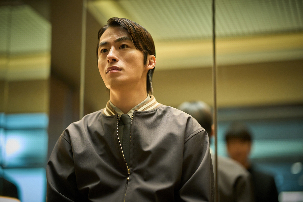 '군체' 겁에 질린 전지현X섬뜩한 구교환→점액질 범벅 좀비떼까지..연상호…