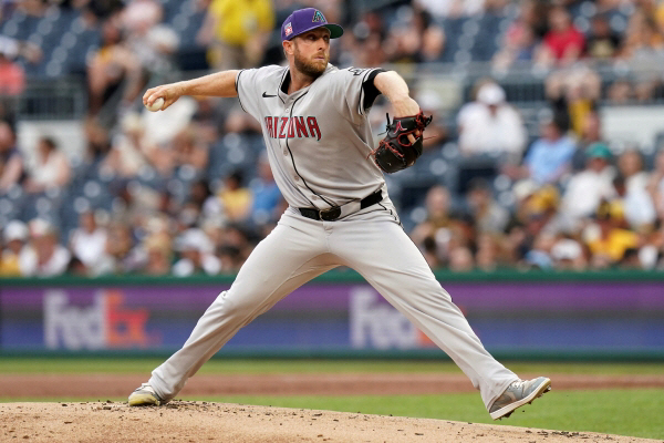 'KBO 48승→메이저 65승' 역수출 신화 켈리, 허리통증 후 두번째 …