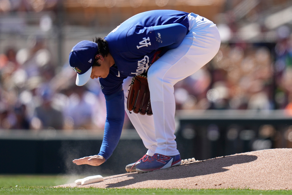 천하의 이도류 스타가, 난데없이 스트레이트 볼넷...'땡큐, 오타니' 이…