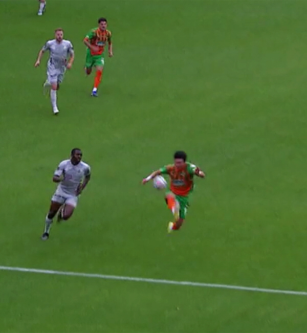 '한때 韓 최고의 골잡이' 황의조의 포효 '메인장식', '전광석화 침투→…