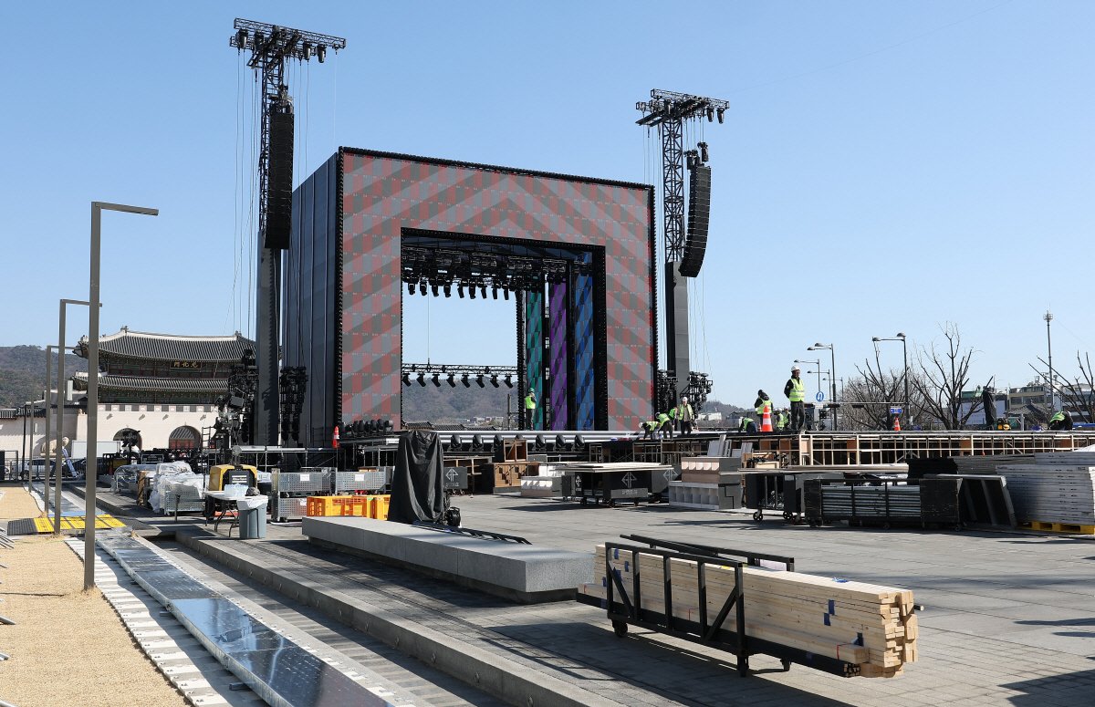 방탄소년단 특수 정조준…광화문 공연D-2, 정치색 논란도 빗겨간 '아미 …