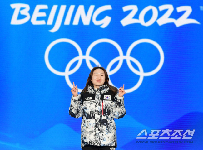 "순탄하지 않았지만 '멋진 여정'" 올림픽 이젠 안녕...'여제' 최민정…