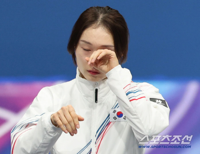 "순탄하지 않았지만 '멋진 여정'" 올림픽 이젠 안녕...'여제' 최민정…