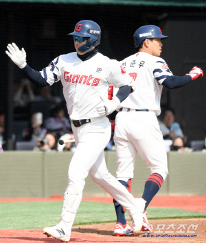 '봄의 롯데'는 베네수엘라도 이길 것 같다...2위 두산 꺾고, 파죽의 무패 행진 [부산 현장]