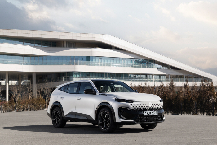 야구 경기마다 나오는 그 차, 르노 '필랑트'