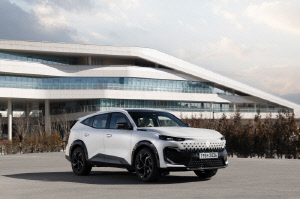 야구 경기마다 나오는 그 차, 르노 '필랑트'