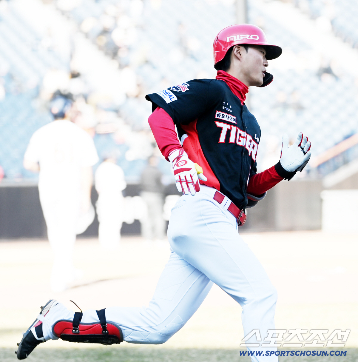 '거포 포수가 동점 만들고, 만능 타자가 끝냈다'…'9회 홈런쇼' 한화,…