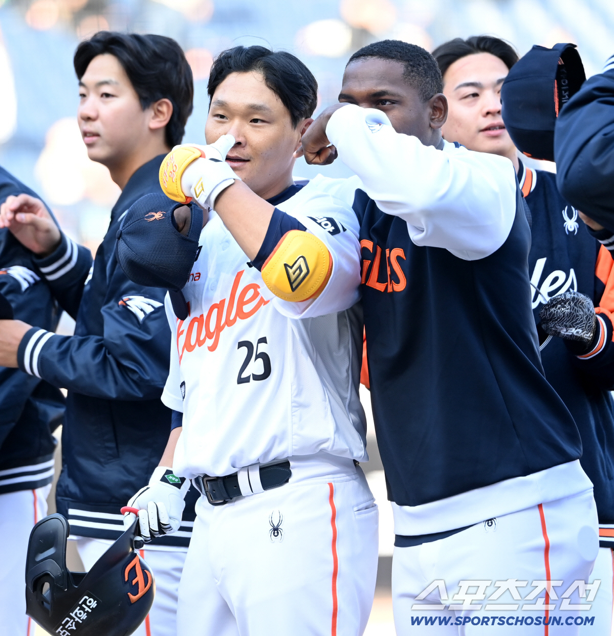 '거포 포수가 동점 만들고, 만능 타자가 끝냈다'…'9회 홈런쇼' 한화,…